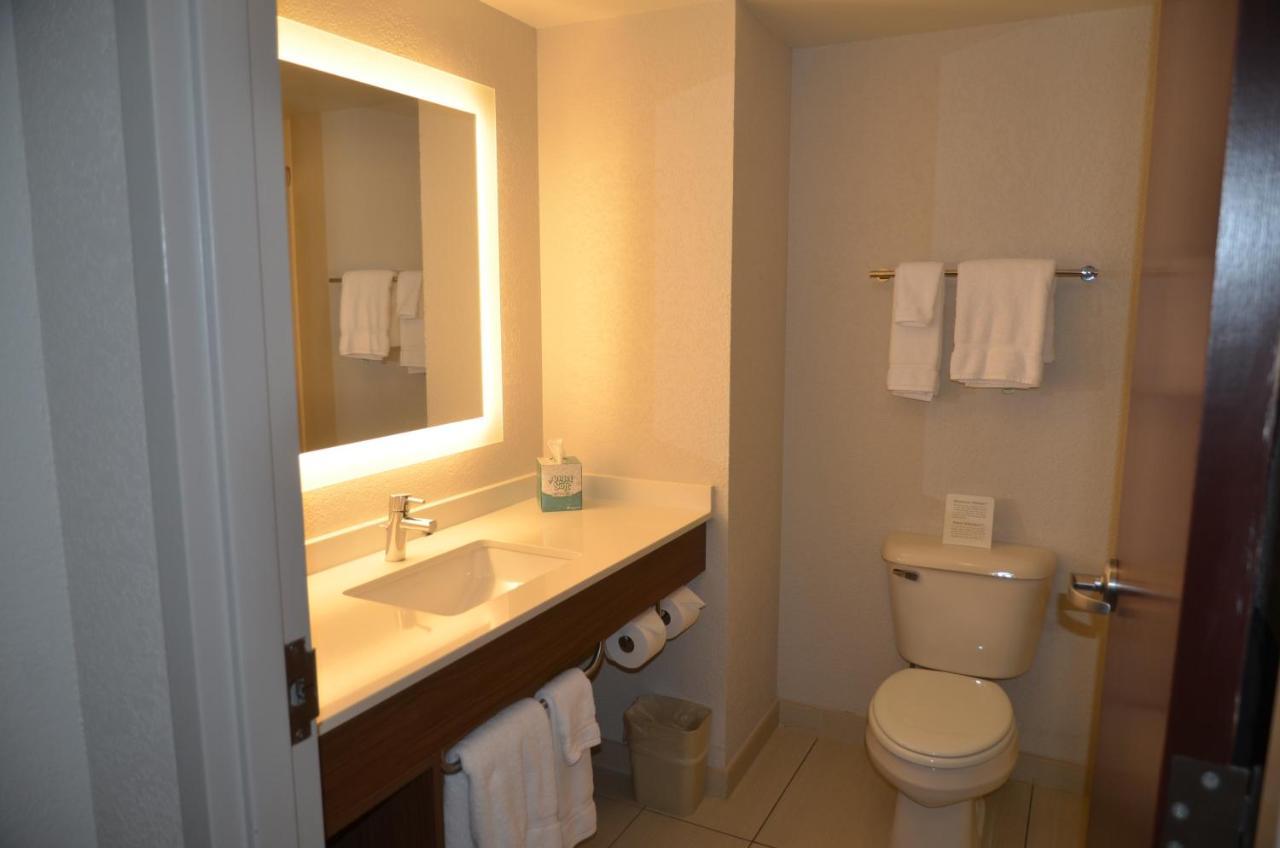Holiday Inn Express Hotel & Suites Rochester By Ihg Buitenkant foto