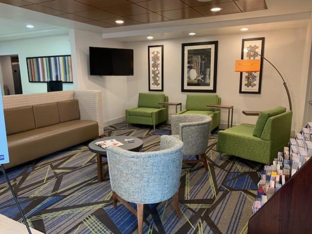 Holiday Inn Express Hotel & Suites Rochester By Ihg Buitenkant foto