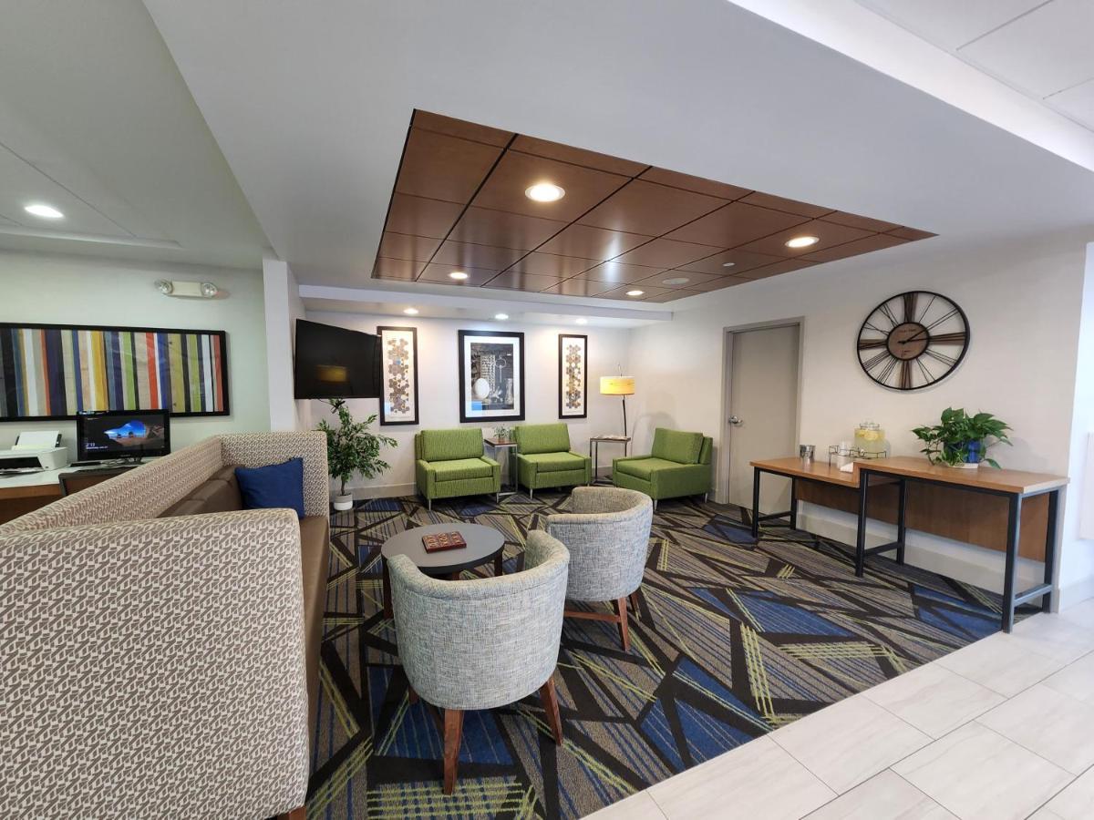 Holiday Inn Express Hotel & Suites Rochester By Ihg Buitenkant foto