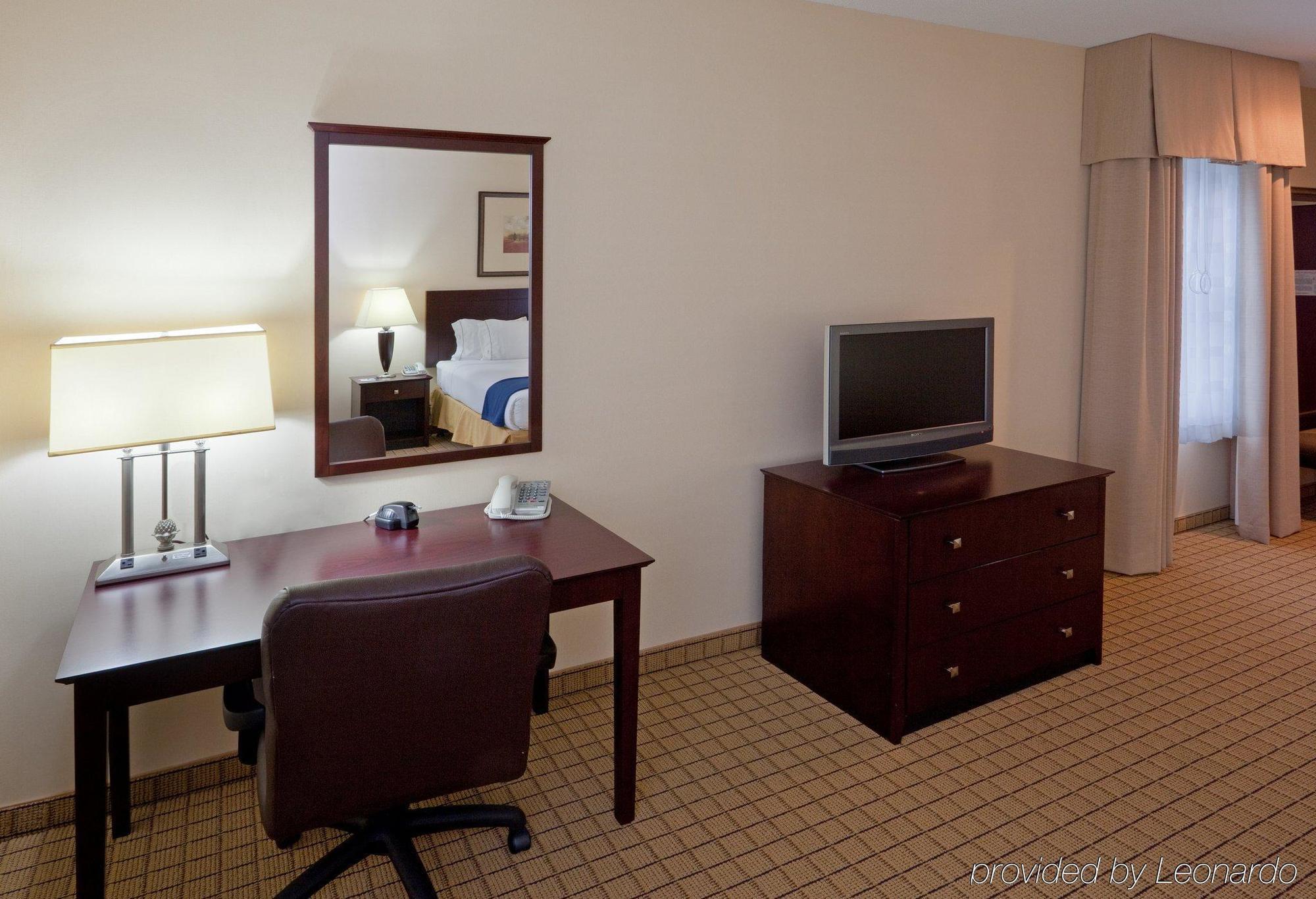 Holiday Inn Express Hotel & Suites Rochester By Ihg Kamer foto